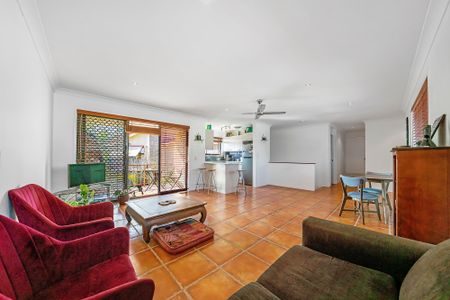6/4 Christina Court, Mermaid Waters QLD 4218 - House For Rent - $695 | Domain - Photo 3
