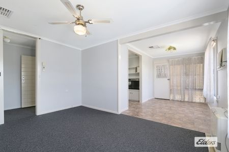 558 Green Place - Photo 4