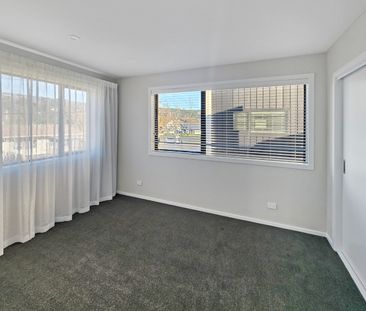 Spacious Townhouse - Photo 4