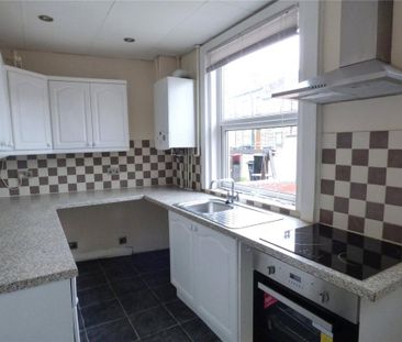 3 bedroom terraced house to rent - Photo 2