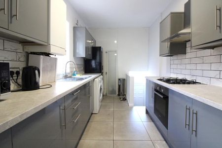 4 bedroom maisonette to rent - Photo 3