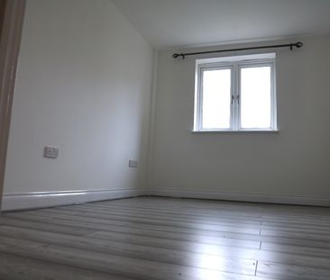 2 Bed Flat, Napier Road, RG1 - Photo 2