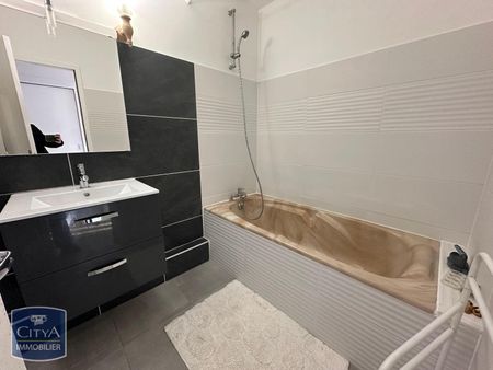 Location Appartement 4 pièces 72m² ANGERS 49100 - Photo 2