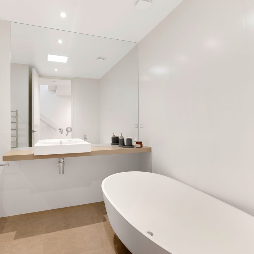 112 Neville Street, Middle Park VIC 3206 - Townhouse For Rent | Domain - Photo 1