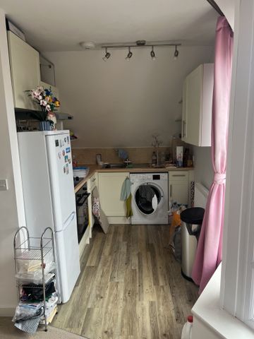 Two Double Bedroomed Second Floor Apartment in Taunton - Photo 3