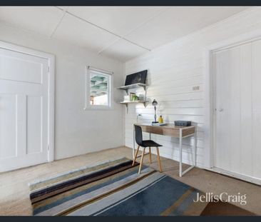 Three Bedroom Family Home - Photo 6