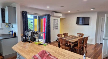 Spacious 4-Bedroom Family Home - Photo 5