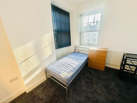 6 bedroom terraced house to rent - Photo 2