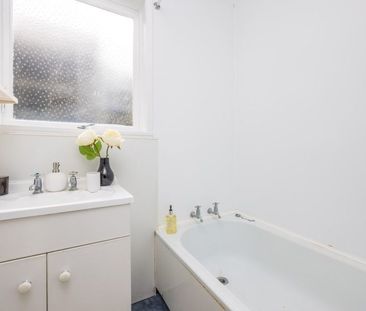 Beautifully Renovated Home in a Prime Onehunga Location - Photo 2