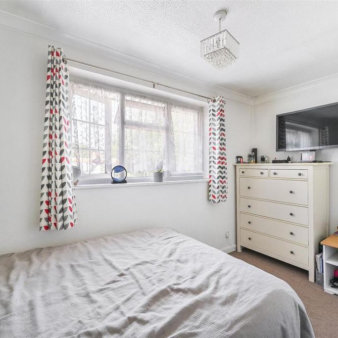 3 bedroom end of terrace house to rent - Photo 1