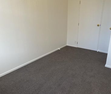 Two-bedroom Central City apartment - Photo 4