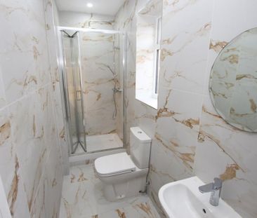 5 bedroom semi-detached house to rent - Photo 2