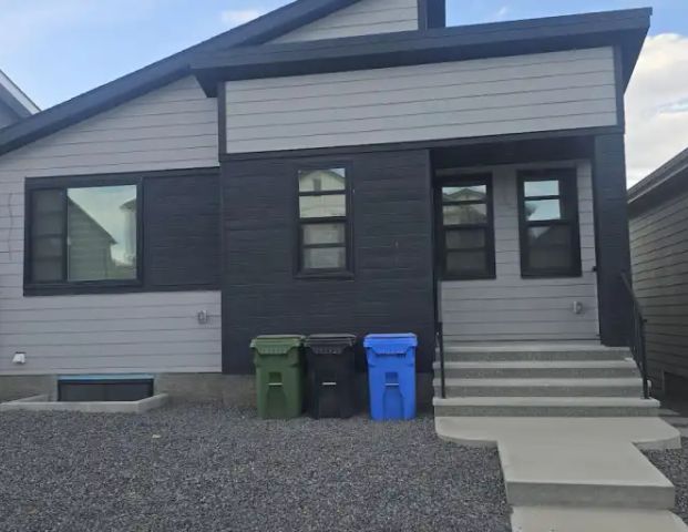 *** NEW*** Cozy Upper Floor of Single Home | 37 Herron Common Northeast, Calgary - Photo 1