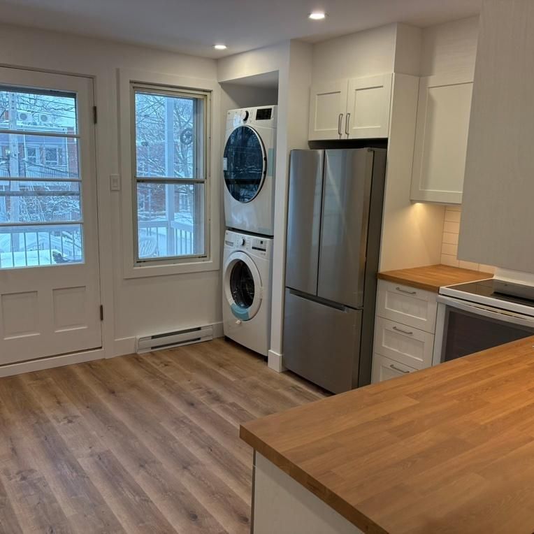 Grand 2 1/2 - Rénové - Cuisine Séparée - Photo 1