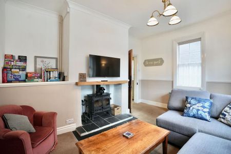 3 bedroom end of terrace house to rent - Photo 2