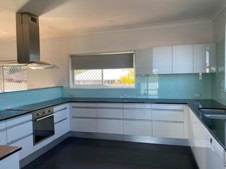 LIVE IN THIS SOUGHT-AFTER BEACHSIDE SUBURB - Photo 5
