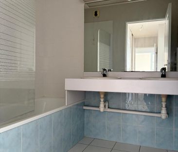 Location Appartement 3 pièces 66m² LYON 6ème - Photo 3