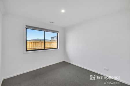 Spacious Family Home! - Photo 4