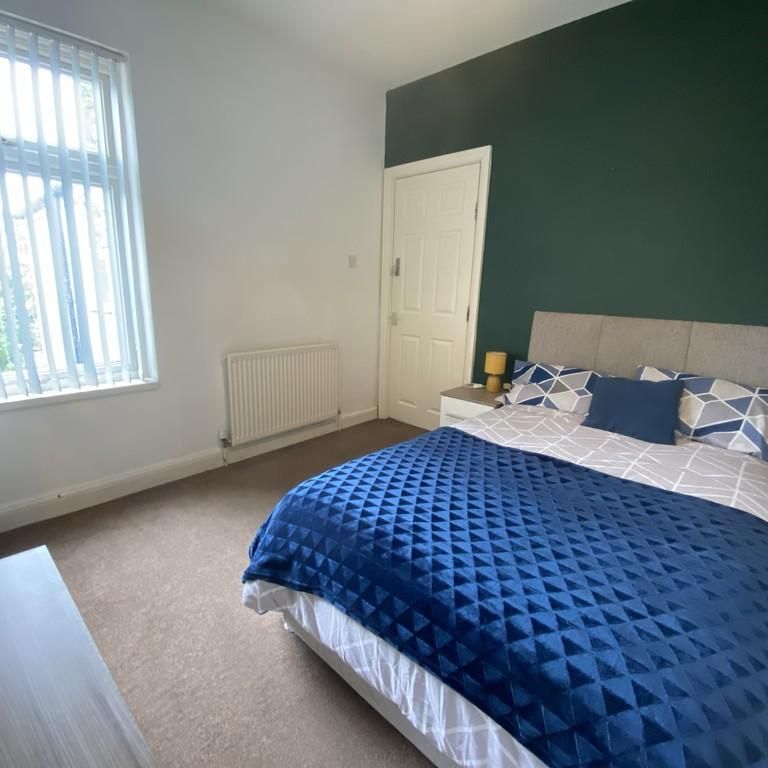 1 bedroom in a house share to rent - Photo 1
