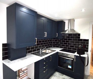 Shared Room to let in a shared flat - for single female only- £850 ... - Photo 1