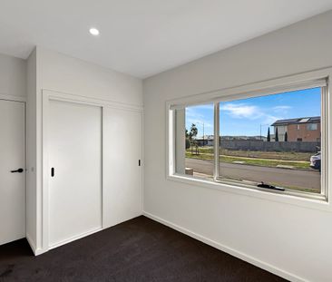 🏡 Brand New 4-Bedroom House in Thornhill Park - Photo 3