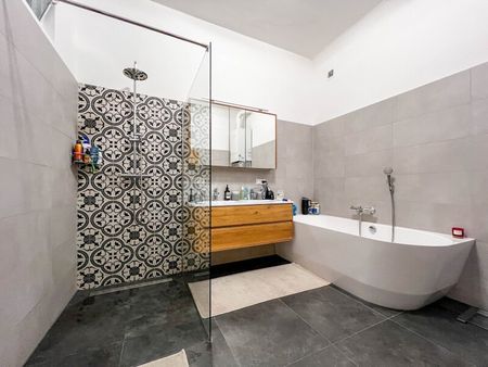 Altbau-Eleganz: 3 stilvolle Zimmer mit neuer Küche und Traumbad in Penzing - Foto 5