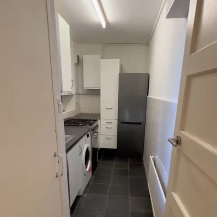 Room in a Shared Flat, Edward Bond House, WC1H - Photo 1