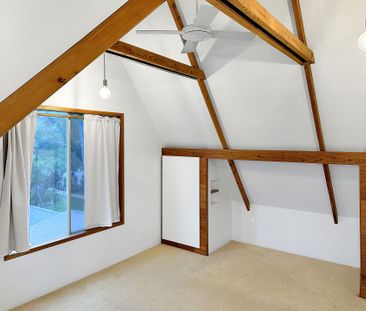 CHARMING 3 BEDROOM COTTAGE - Photo 1