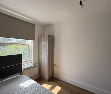 6 bedroom end of terrace house to rent - Photo 5