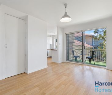 Unique Top-Floor Double-Storey Unit in Prime Woolloongabba Location - Photo 1