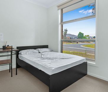 3 Bedroom Oasis in Brookfield Awaits! - Photo 5