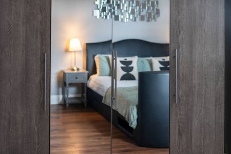 Queen Anne Street - Photo 2