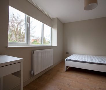 Room in a Shared Flat, Swinton Grove, M13 - Photo 2