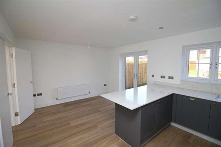 Thompson Gardens, Coggeshall, Colchester, CO6 - Photo 3