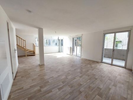 location Appartement T5 DE 138.1m² À BORDEAUX - Photo 3