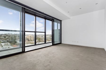 Stylish Two Bedroom - Photo 2