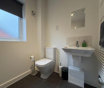 3 bedroom semi-detached house to rent - Photo 3