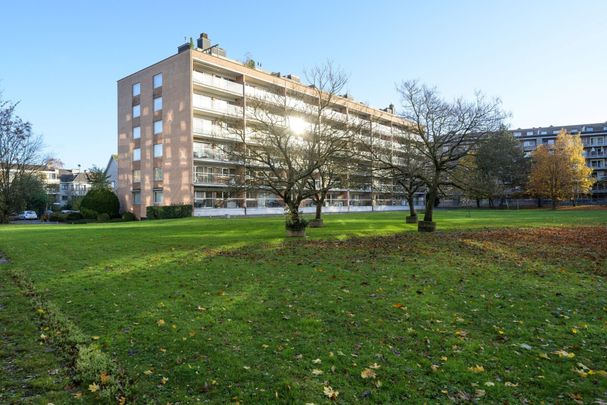 Instapklaar, hedendaags gerenoveerd 3 slaapkamer-appartement gelegen in een groene omgeving te Hasselt. - Photo 1