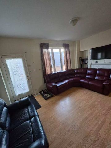 For Lease - 18 Troyer Avenue Unit# Second Floor Room, Toronto, Ontario - Photo 2