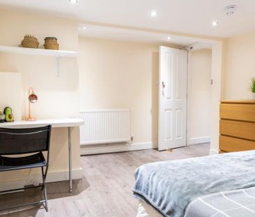 6 bedroom house to rent - Photo 2