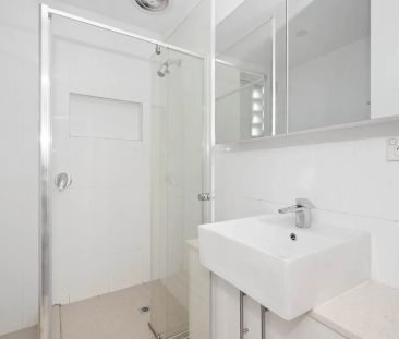 Stylish One-Bedroom Apartment Near Fitzroy Street & the Beach! - Photo 5
