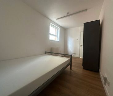 Hanworth Road, Hounslow, TW3 3TU - Photo 1