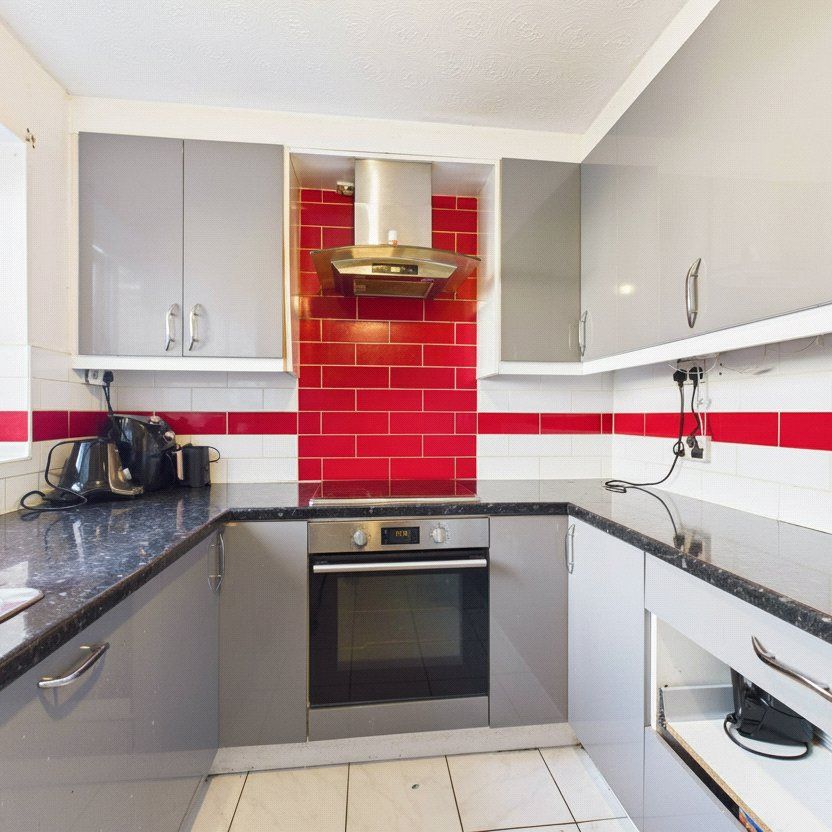 Inglewood Avenue, Camberley Inglewood Avenue, Camberley - Photo 2