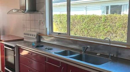 Bright, Sunny and Close to Town! - Photo 3