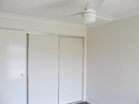 For Lease: Spacious & Contemporary Family Home in Tranquil Bahrs Scrub! - Photo 5