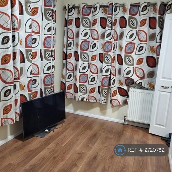 4 bedroom semi-detached house to rent - Photo 1