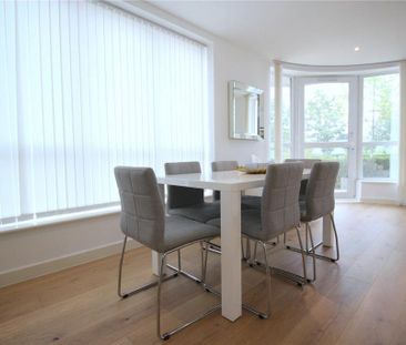 3 bedroom flat to rent - Photo 3