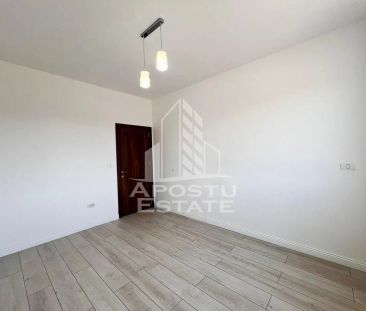 Jumatate de Duplex, 4 camere, 2 locuri de parcare,curte, Mosnita Noua - Fotografie 3