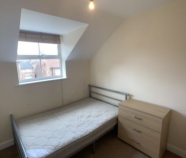 Berkeley House, Lawrence Street - P10571 - Photo 3