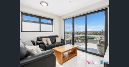 Prime Convenience, Spacious, Modern and Bright Apartment for Rent - Photo 2